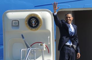 obama-air-force-one via shutterstock