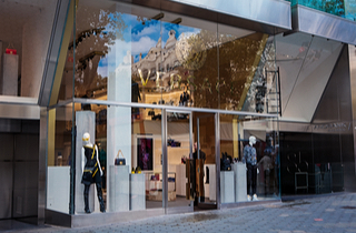 Versace store (Shutterstock)