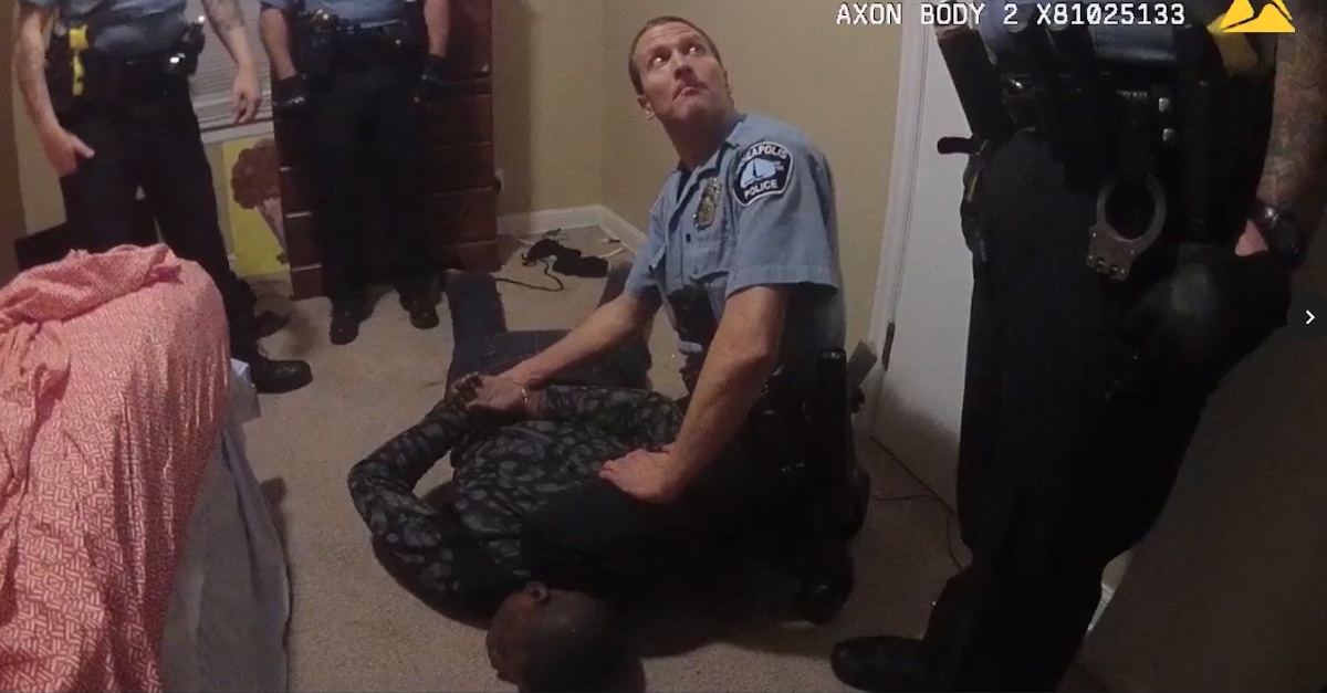 VIDEO: Dying man pleads 'I can't breathe' as Mpls police keep knee on his  neck