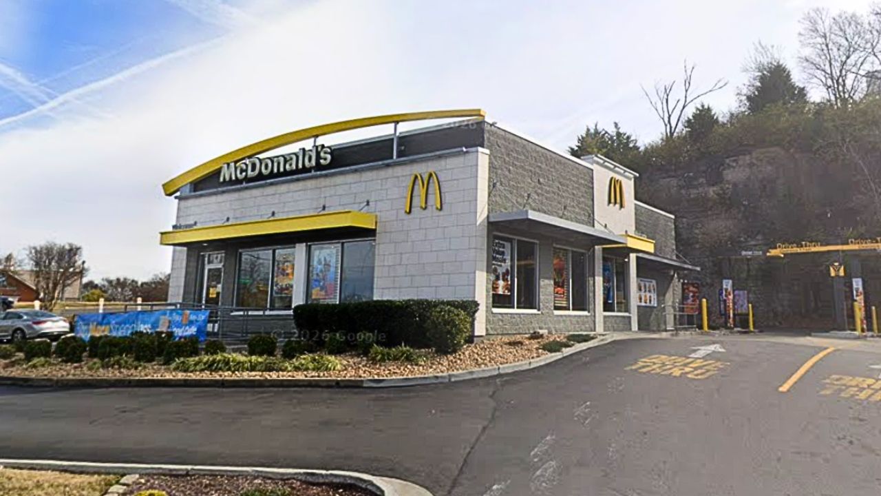 The McDonald's in Nashville, Tenn., where Cedric Johnson allegedly pulled a knife on a customer (Google Maps).